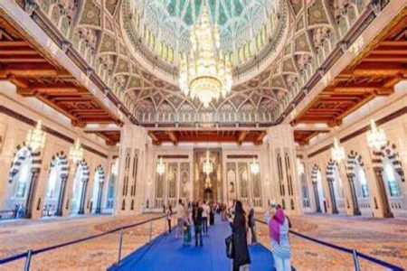 From Dubai: Abu Dhabi Sheikh Zayed Mosque and Palaces Tour