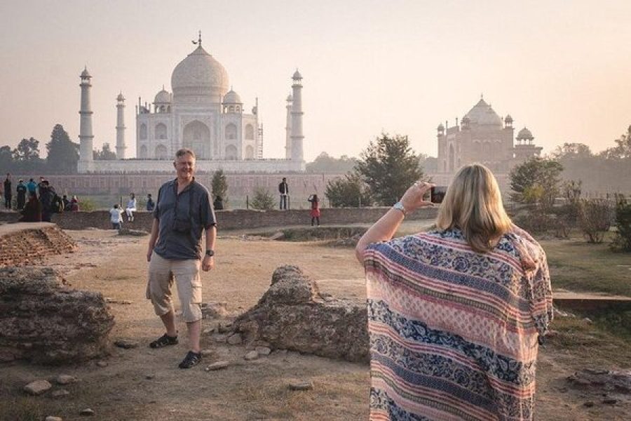 From Delhi: Taj Mahal & Agra Private Tour by Gatimaan Train