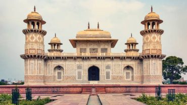 Mehtab Bagh: The Serene Taj Mahal Viewpoint You Shouldn’t Miss