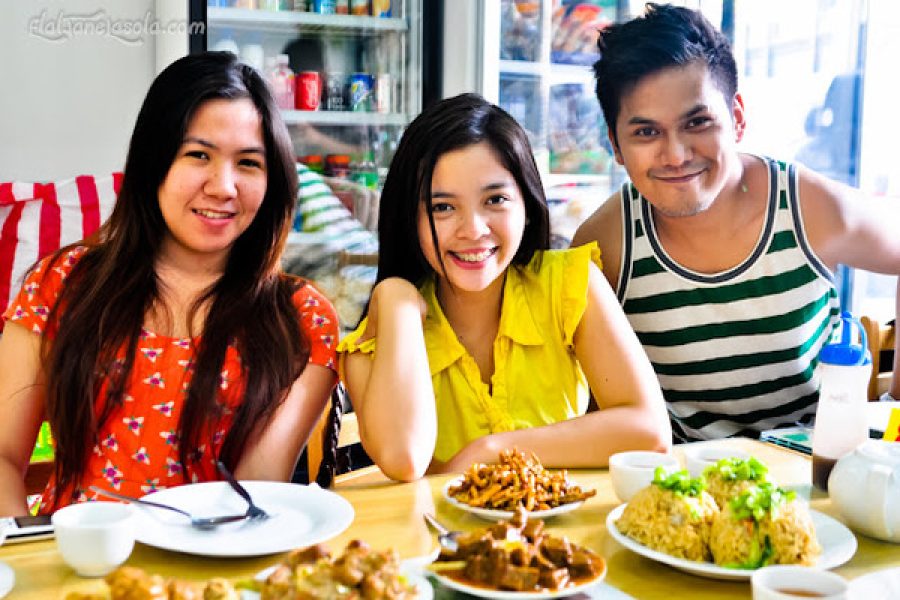 Singapore: Private Food Tour – 10 Tastings with Locals